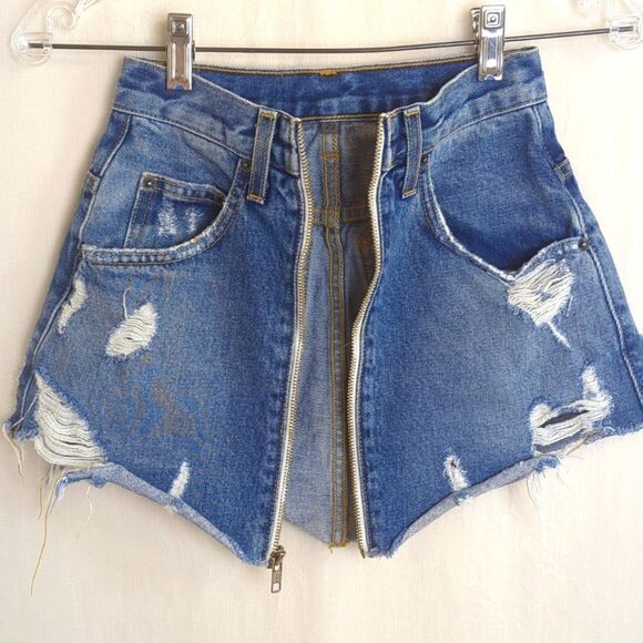 Carmar Beatrice Medium Wash Distressed Mini Denim Skirt Size 00 23 - Picture 5 of 8